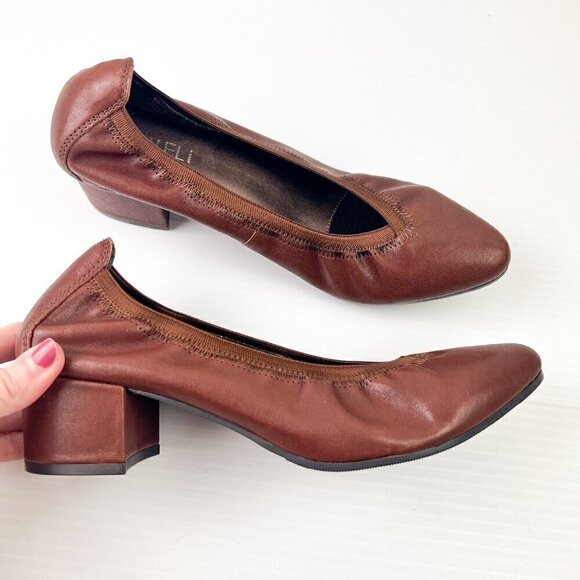 Vaneli Brown Leather Pump Size 8 Elasticized Top Classic Style - Picture 6 of 11